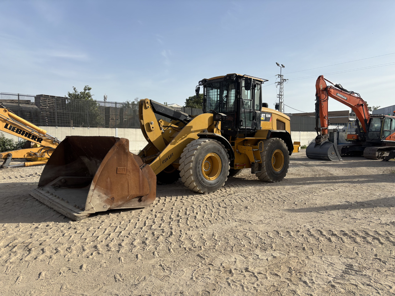 CATERPILLAR 926M - Riteņu iekrāvējs: foto 1 CATERPILLAR 926M - Riteņu iekrāvējs: foto 1