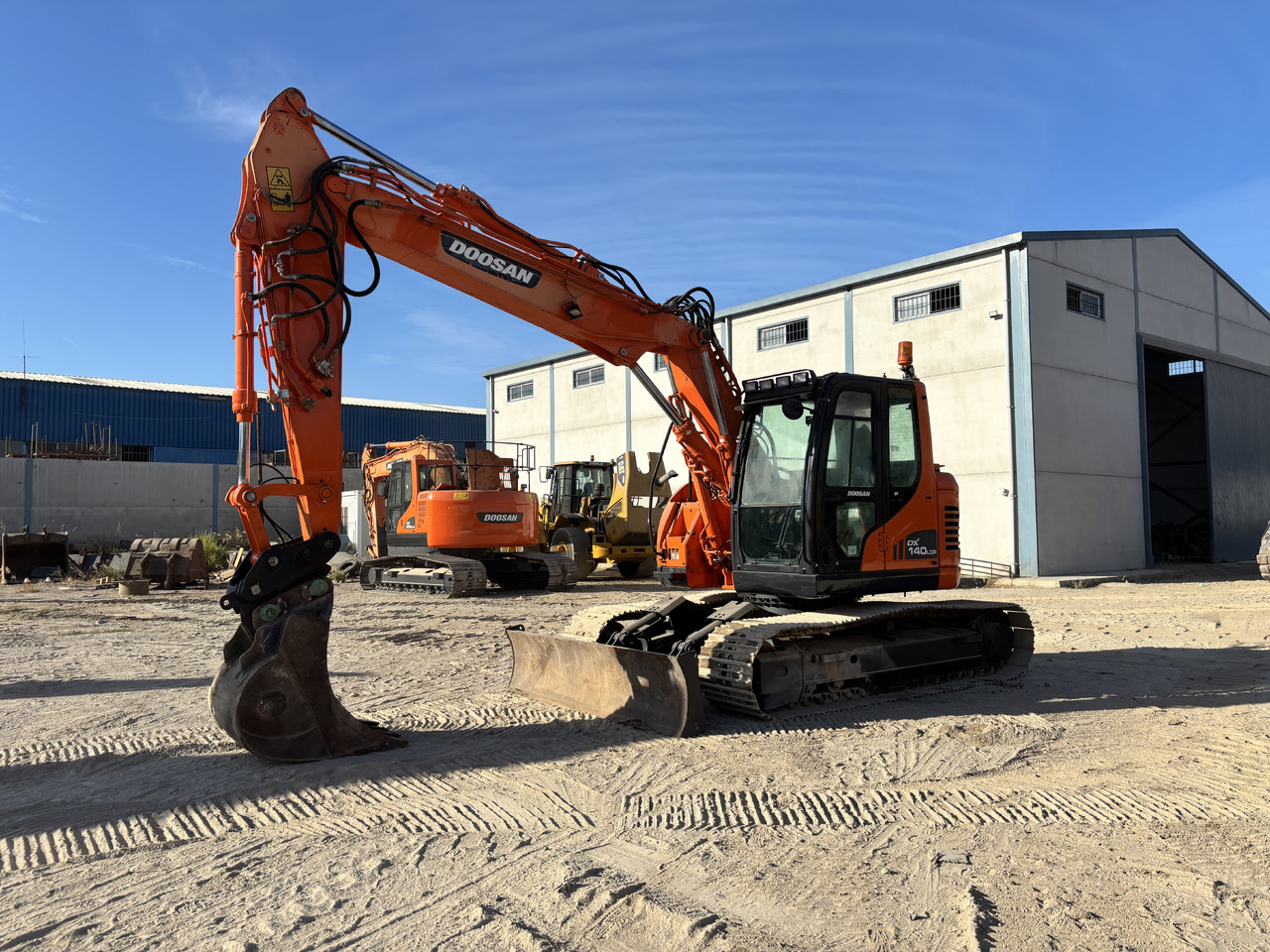 DOOSAN DX140-3 - Kāpurķēžu ekskavators: foto 1 DOOSAN DX140-3 - Kāpurķēžu ekskavators: foto 1