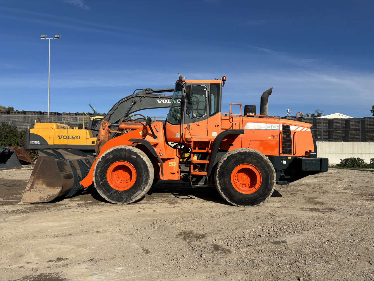 Doosan DL300 - Riteņu iekrāvējs: foto 2 Doosan DL300 - Riteņu iekrāvējs: foto 2