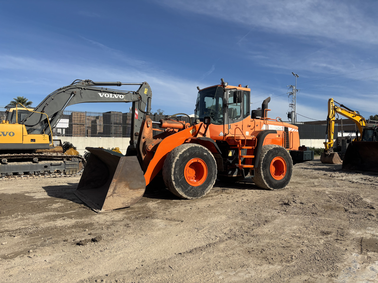 Doosan DL300 - Riteņu iekrāvējs: foto 1 Doosan DL300 - Riteņu iekrāvējs: foto 1