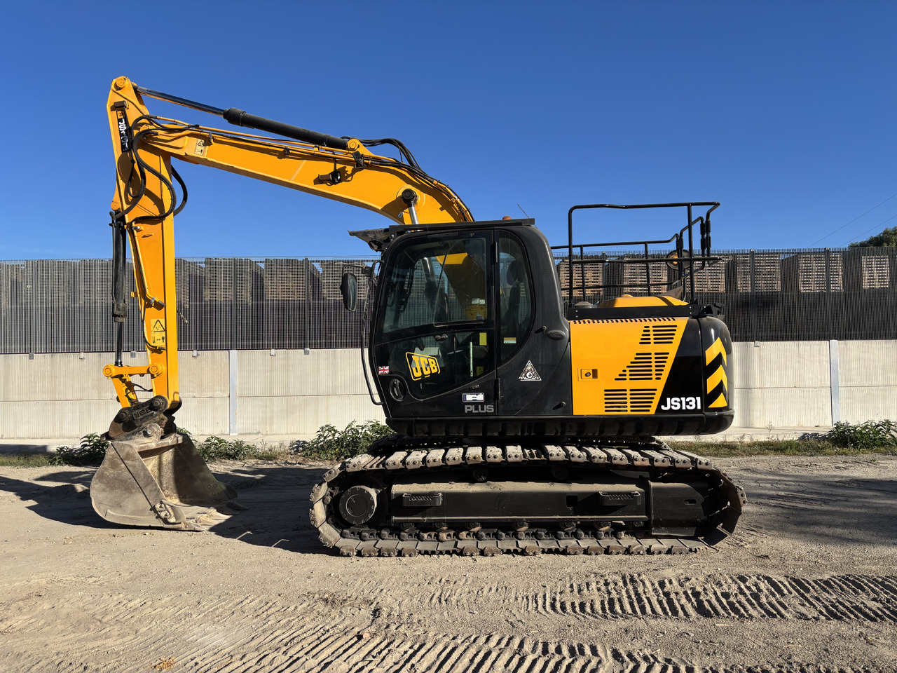 JCB JS131LC - Kāpurķēžu ekskavators: foto 2 JCB JS131LC - Kāpurķēžu ekskavators: foto 2