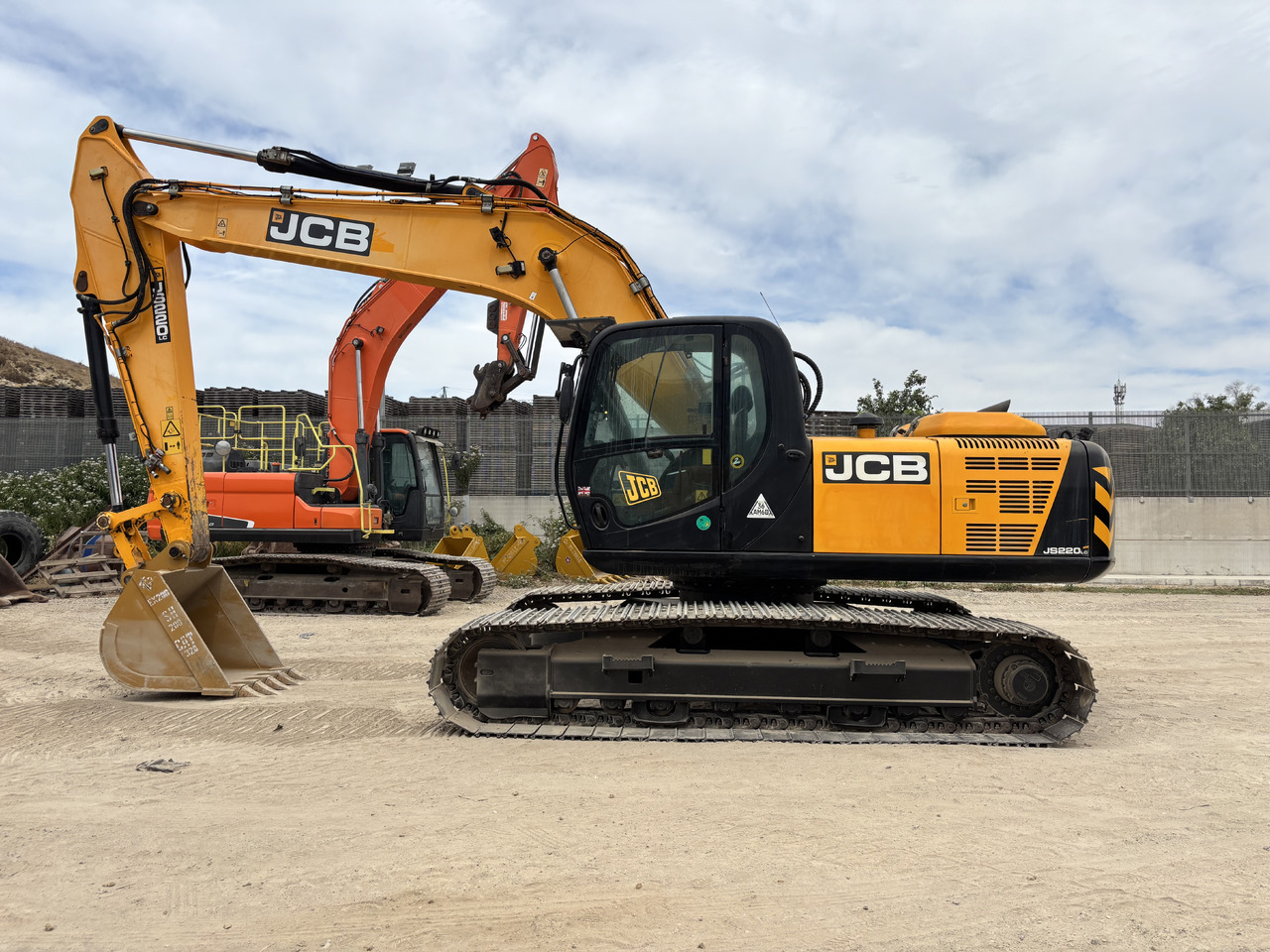 JCB JS220LC - Kāpurķēžu ekskavators: foto 2 JCB JS220LC - Kāpurķēžu ekskavators: foto 2