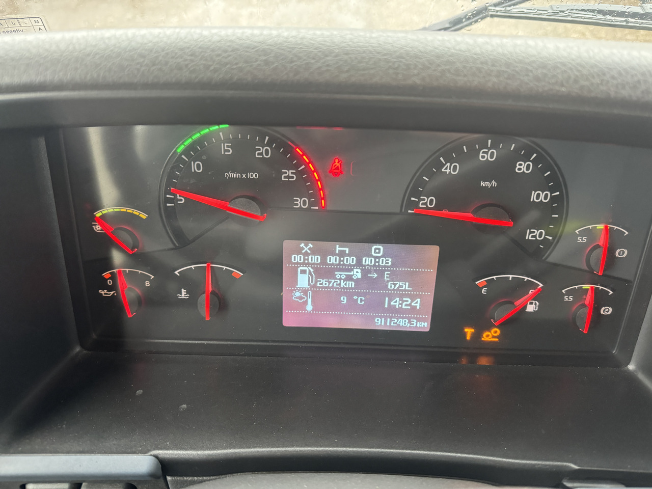 VOLVO FM 400 - Kravas automašīna ar tentu: foto 3 VOLVO FM 400 - Kravas automašīna ar tentu: foto 3