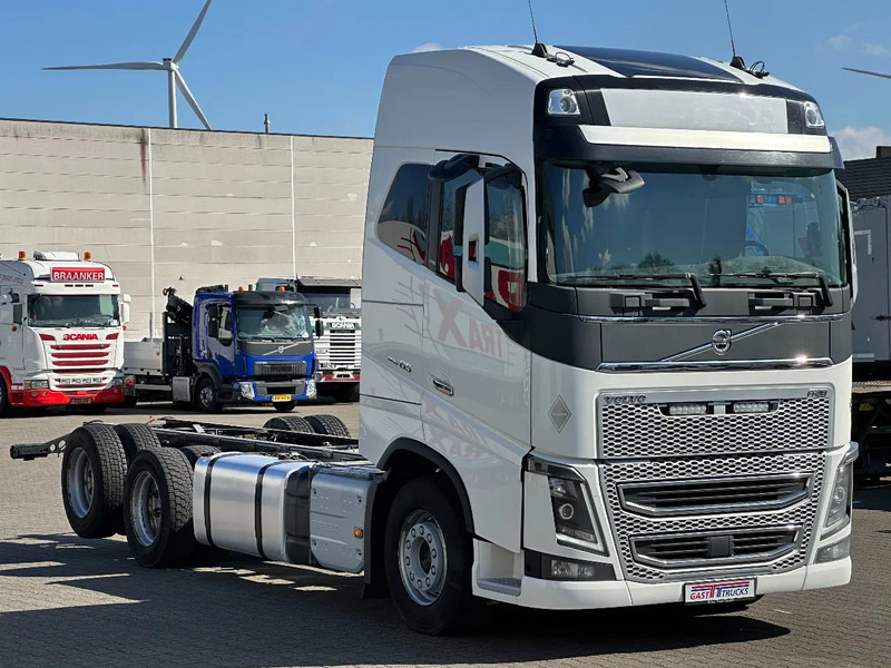 Volvo FH 16.650 6x2 Chassis Retarder Euro 6 WB 4.30 Full Air - Šasija kravas automašīna: foto 2 Volvo FH 16.650 6x2 Chassis Retarder Euro 6 WB 4.30 Full Air - Šasija kravas automašīna: foto 2