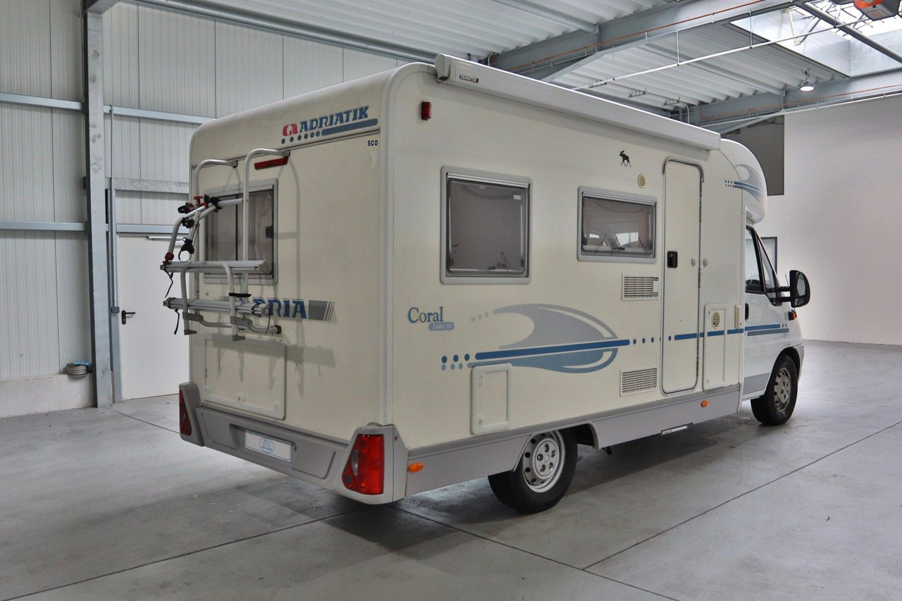 Adria Coral 590 DS / Festbett / Sehr gepflegt - Daļēji integrētais kemperis: foto 4 Adria Coral 590 DS / Festbett / Sehr gepflegt - Daļēji integrētais kemperis: foto 4