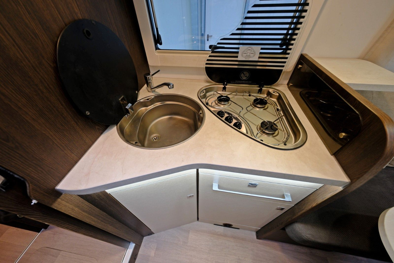 Daļēji integrētais kemperis Benimar Tessoro468/Automatik/Einzelbetten+Hubbett/1.Hand: foto 13