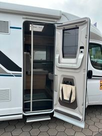 Daļēji integrētais kemperis Knaus Sky TI 700 MEG Platinum Selection/Einzelbetten: foto 9
