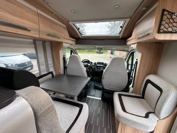 Daļēji integrētais kemperis Knaus Sky TI 700 MEG Platinum Selection/Einzelbetten: foto 13