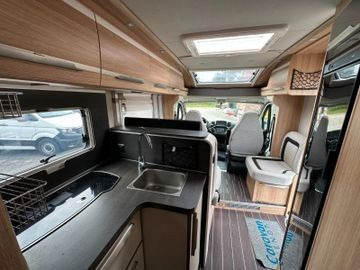 Daļēji integrētais kemperis Knaus Sky TI 700 MEG Platinum Selection/Einzelbetten: foto 14