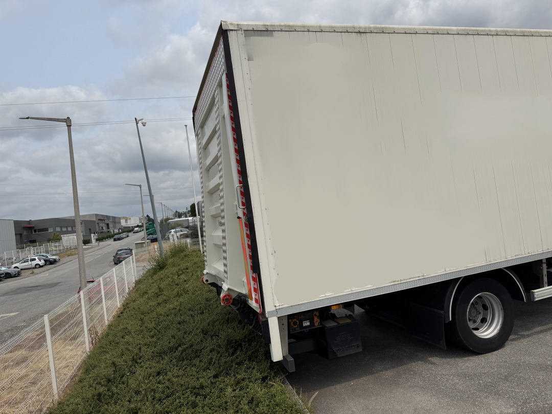 DAF LF 160 45IV - Kravas automašīna ar slēgto virsbūvi: foto 3 DAF LF 160 45IV - Kravas automašīna ar slēgto virsbūvi: foto 3