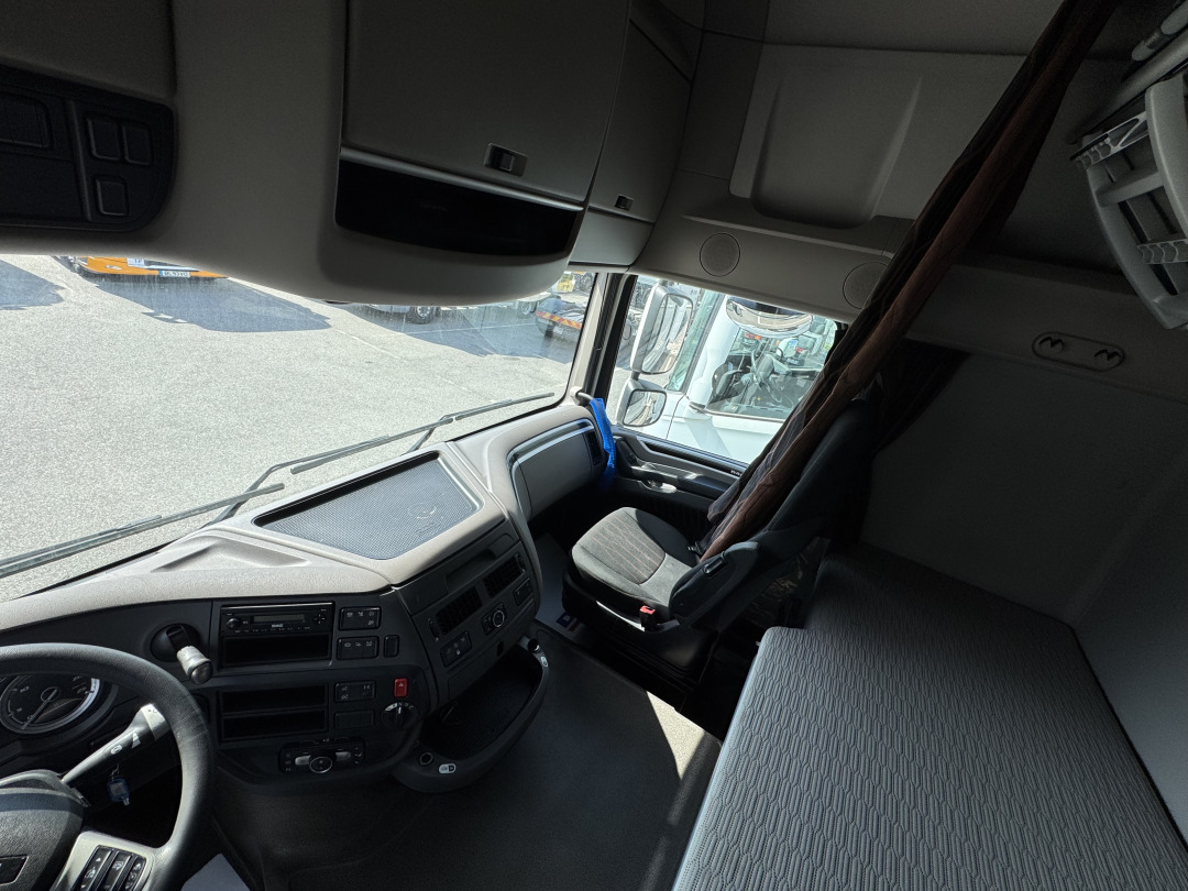 Vilcējs DAF XF 530 Super Space Cab: foto 6