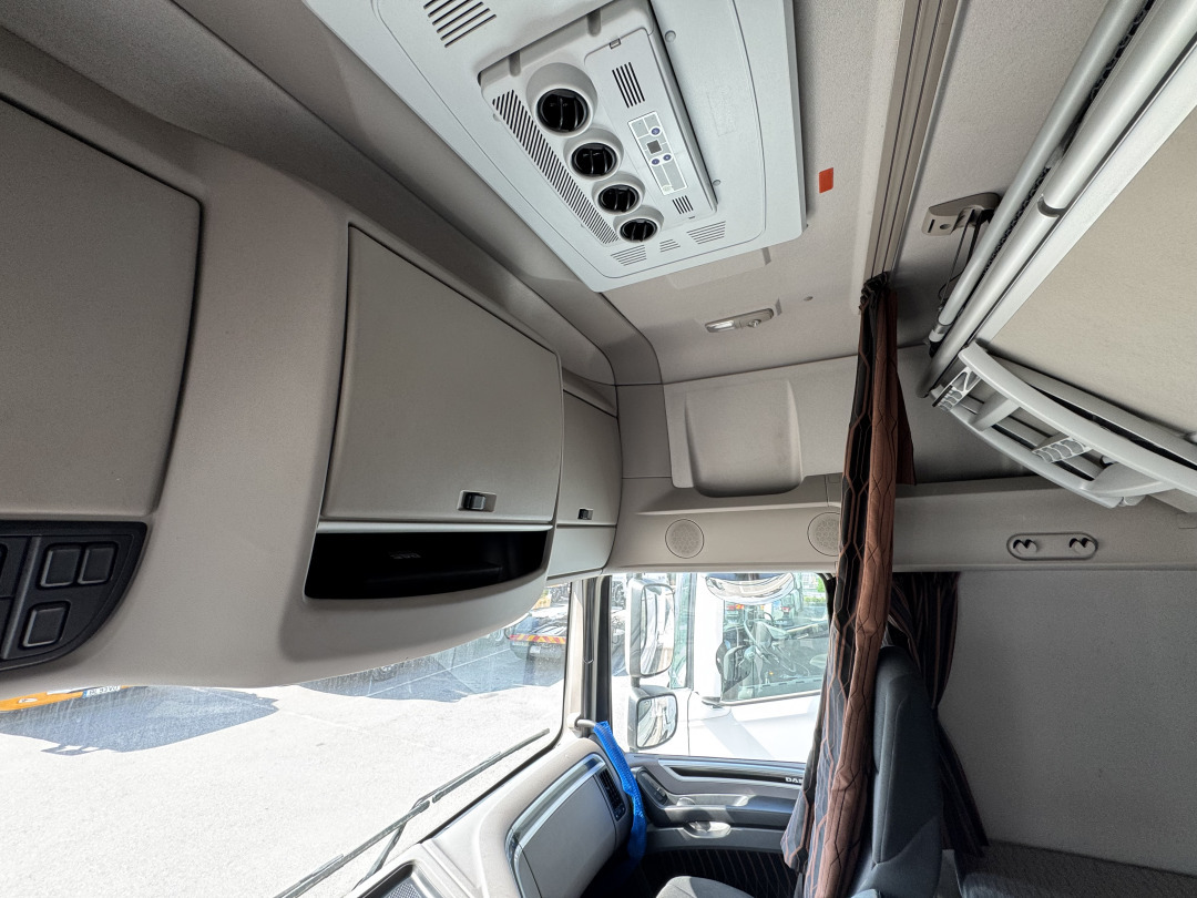 Vilcējs DAF XF 530 Super Space Cab: foto 7