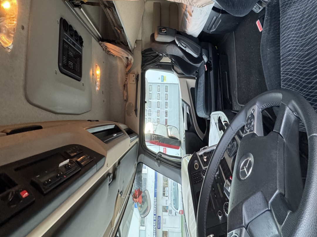 Mercedes Actros 510 1851 - Vilcējs: foto 4 Mercedes Actros 510 1851 - Vilcējs: foto 4