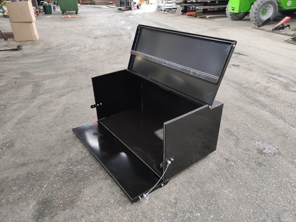 Stekro Front/Heck Transportbox (16621) - Kauss - Traktors: foto 5 Stekro Front/Heck Transportbox (16621) - Kauss - Traktors: foto 5