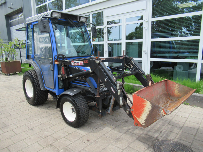 Iseki TF321H 4x4 + Cabine + Voorlader + Fronthef - Traktors: foto 2 Iseki TF321H 4x4 + Cabine + Voorlader + Fronthef - Traktors: foto 2