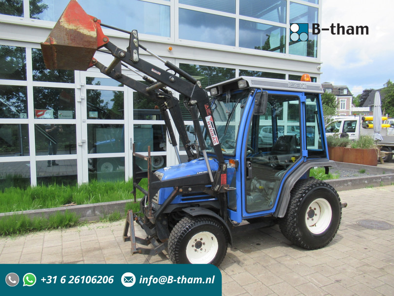 Iseki TF321H 4x4 + Cabine + Voorlader + Fronthef - Traktors: foto 1 Iseki TF321H 4x4 + Cabine + Voorlader + Fronthef - Traktors: foto 1