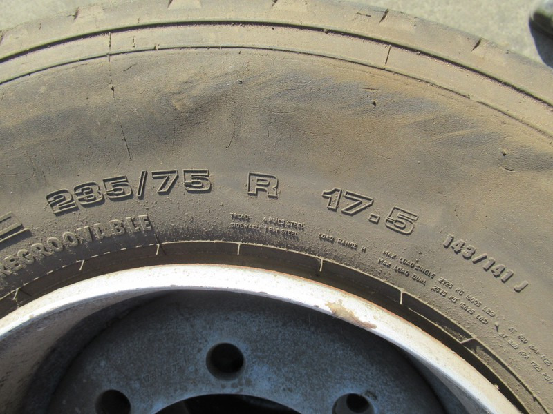 MEFRO 4 x Velg 17.5x6.75 + band Veldhuizen - Ritenis - Kravas automašīna: foto 3 MEFRO 4 x Velg 17.5x6.75 + band Veldhuizen - Ritenis - Kravas automašīna: foto 3