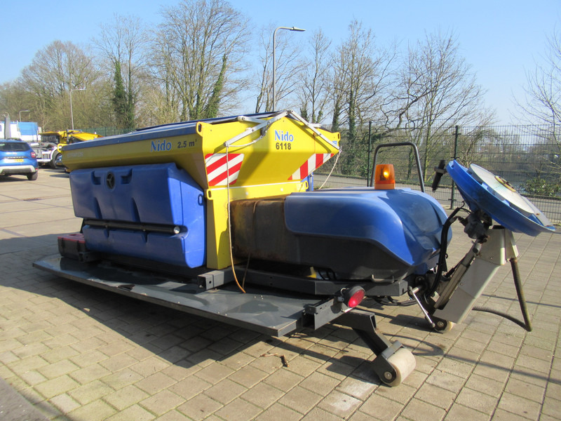NIDO Stratos B25-27 VCLN-490 HYDRO 2,5m3 + 1.210 L. Hooklift - Sāls un smilts kaisītājs: foto 2 NIDO Stratos B25-27 VCLN-490 HYDRO 2,5m3 + 1.210 L. Hooklift - Sāls un smilts kaisītājs: foto 2
