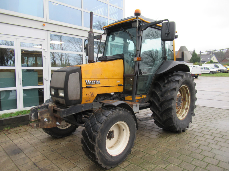 Valtra 700 4x2 VALMET - Traktors: foto 3 Valtra 700 4x2 VALMET - Traktors: foto 3