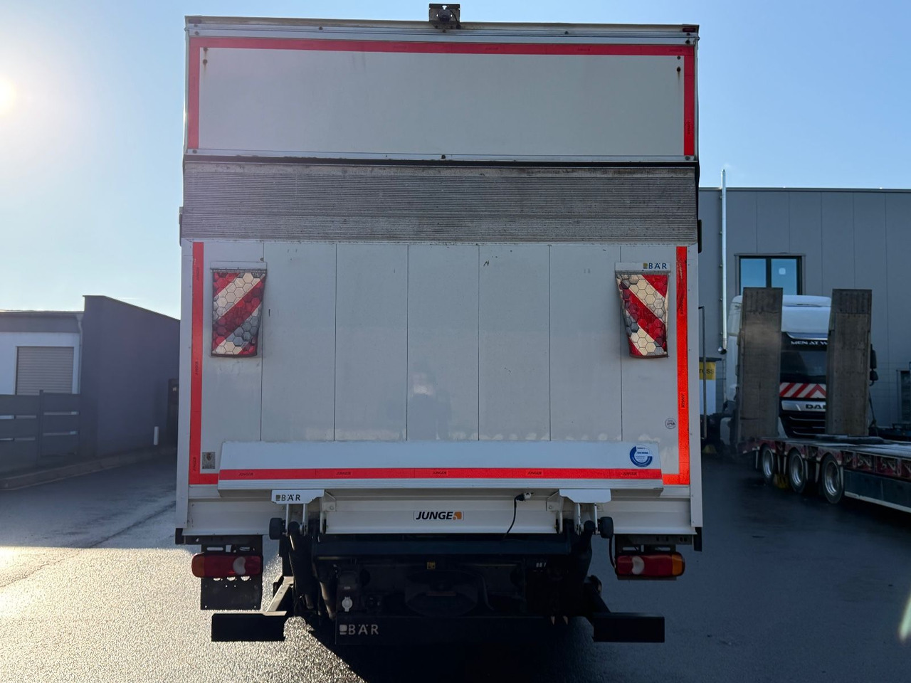 DAF LF 12.230 FA Koffer, Lbw, Ahk., 7.3m, E6, TOP - Kravas automašīna ar slēgto virsbūvi: foto 5 DAF LF 12.230 FA Koffer, Lbw, Ahk., 7.3m, E6, TOP - Kravas automašīna ar slēgto virsbūvi: foto 5