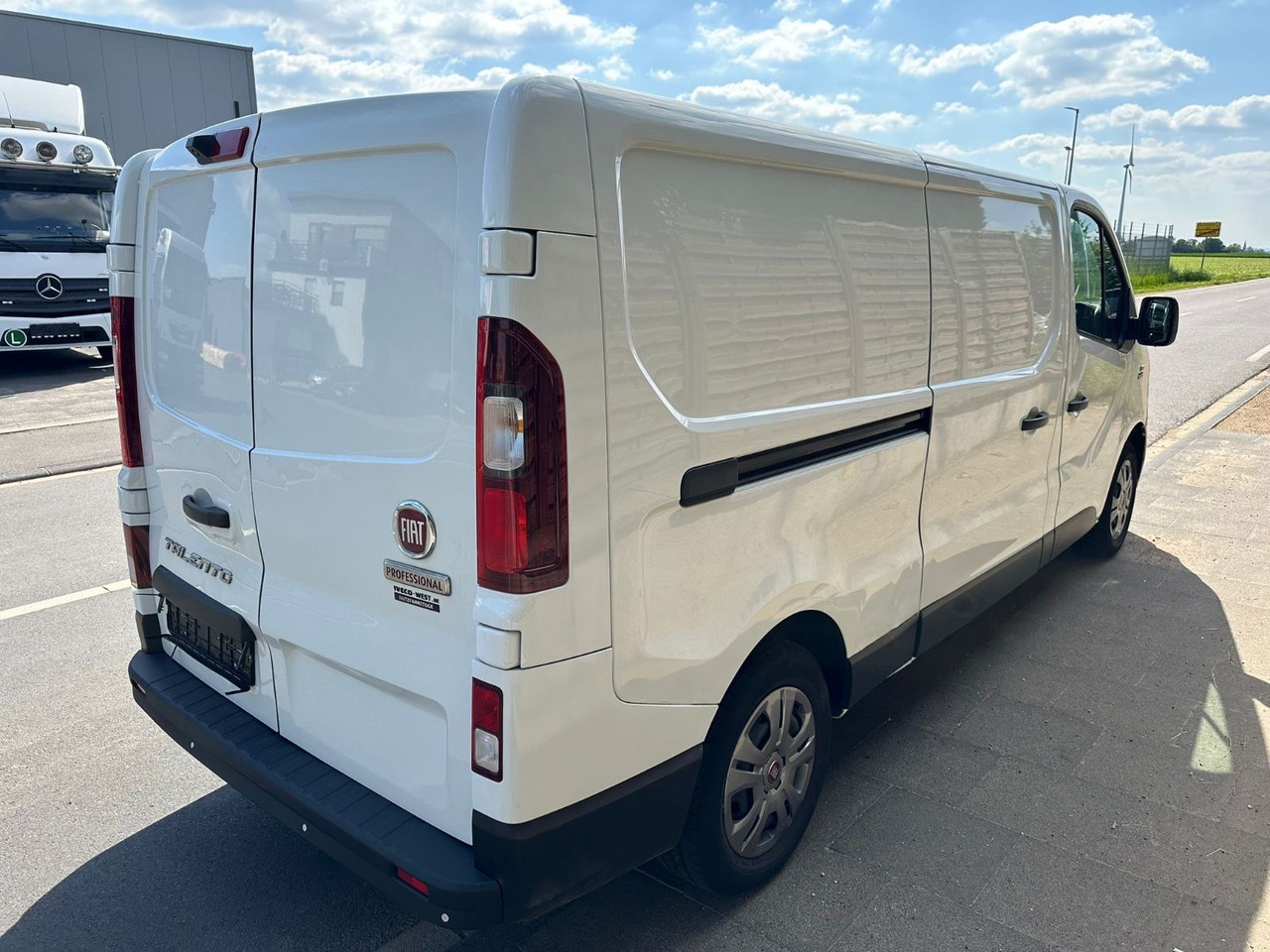 Fiat Talento 2.0 Ecojet L2H1*Kamera* Serviceneu*Klima - Mazs furgons: foto 4 Fiat Talento 2.0 Ecojet L2H1*Kamera* Serviceneu*Klima - Mazs furgons: foto 4