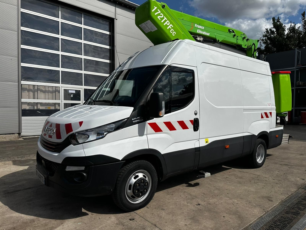 Iveco Daily 50C18 Hi-Matic/17m/Euro6/2-Punkt - Autopacēlājs: foto 1 Iveco Daily 50C18 Hi-Matic/17m/Euro6/2-Punkt - Autopacēlājs: foto 1