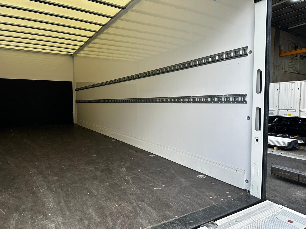 MAN TGL 12.250 /Ladebordwand/Automatik/Ahk - Kravas automašīna ar slēgto virsbūvi: foto 5 MAN TGL 12.250 /Ladebordwand/Automatik/Ahk - Kravas automašīna ar slēgto virsbūvi: foto 5