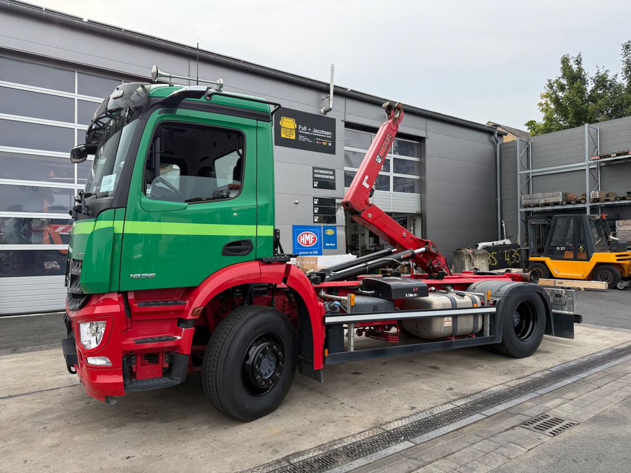 Mercedes-Benz Arocs 1836/10,7L/Hiab Ultima 14S/4x2/Autom./Top - Pacēlājs ar āķi: foto 2 Mercedes-Benz Arocs 1836/10,7L/Hiab Ultima 14S/4x2/Autom./Top - Pacēlājs ar āķi: foto 2