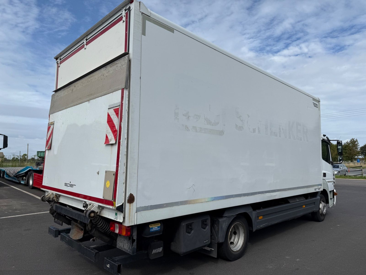 Mercedes-Benz Atego 3 4x2 821 4x2 LBW / Ahk. / Palfinger / 6m - Kravas automašīna ar slēgto virsbūvi: foto 5 Mercedes-Benz Atego 3 4x2 821 4x2 LBW / Ahk. / Palfinger / 6m - Kravas automašīna ar slēgto virsbūvi: foto 5