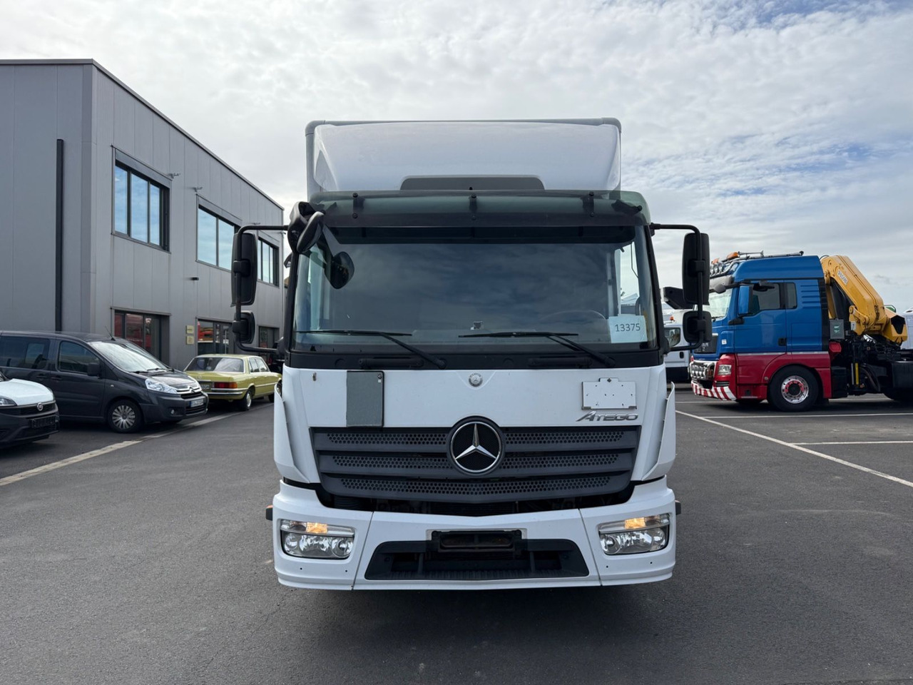 Mercedes-Benz Atego 3 4x2 821 4x2 LBW / Ahk. / Palfinger / 6m - Kravas automašīna ar slēgto virsbūvi: foto 2 Mercedes-Benz Atego 3 4x2 821 4x2 LBW / Ahk. / Palfinger / 6m - Kravas automašīna ar slēgto virsbūvi: foto 2