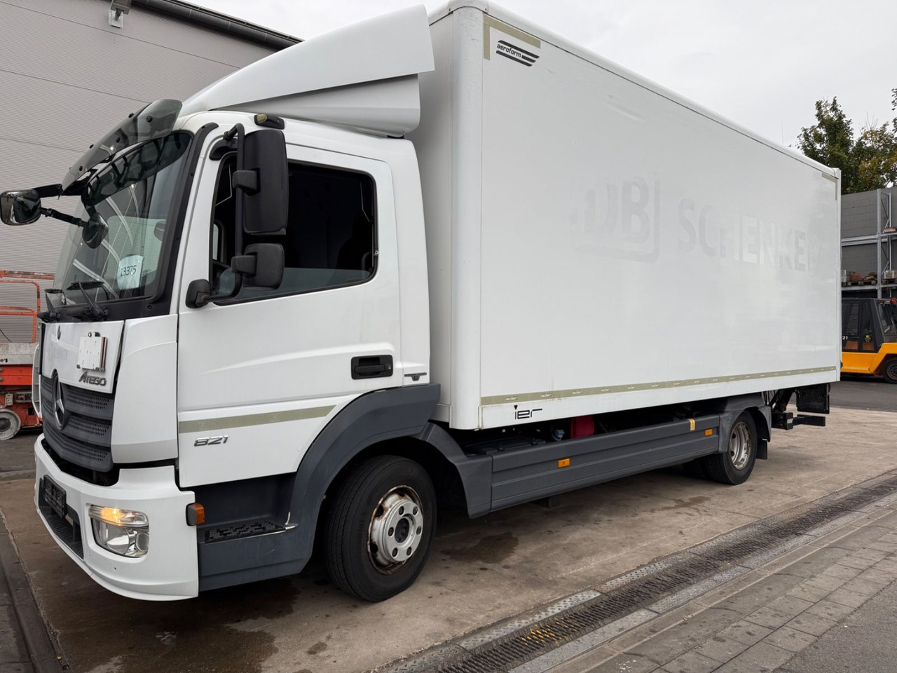 Mercedes-Benz Atego 3 4x2 821 4x2 LBW / Ahk. / Palfinger / 6m - Kravas automašīna ar slēgto virsbūvi: foto 1 Mercedes-Benz Atego 3 4x2 821 4x2 LBW / Ahk. / Palfinger / 6m - Kravas automašīna ar slēgto virsbūvi: foto 1