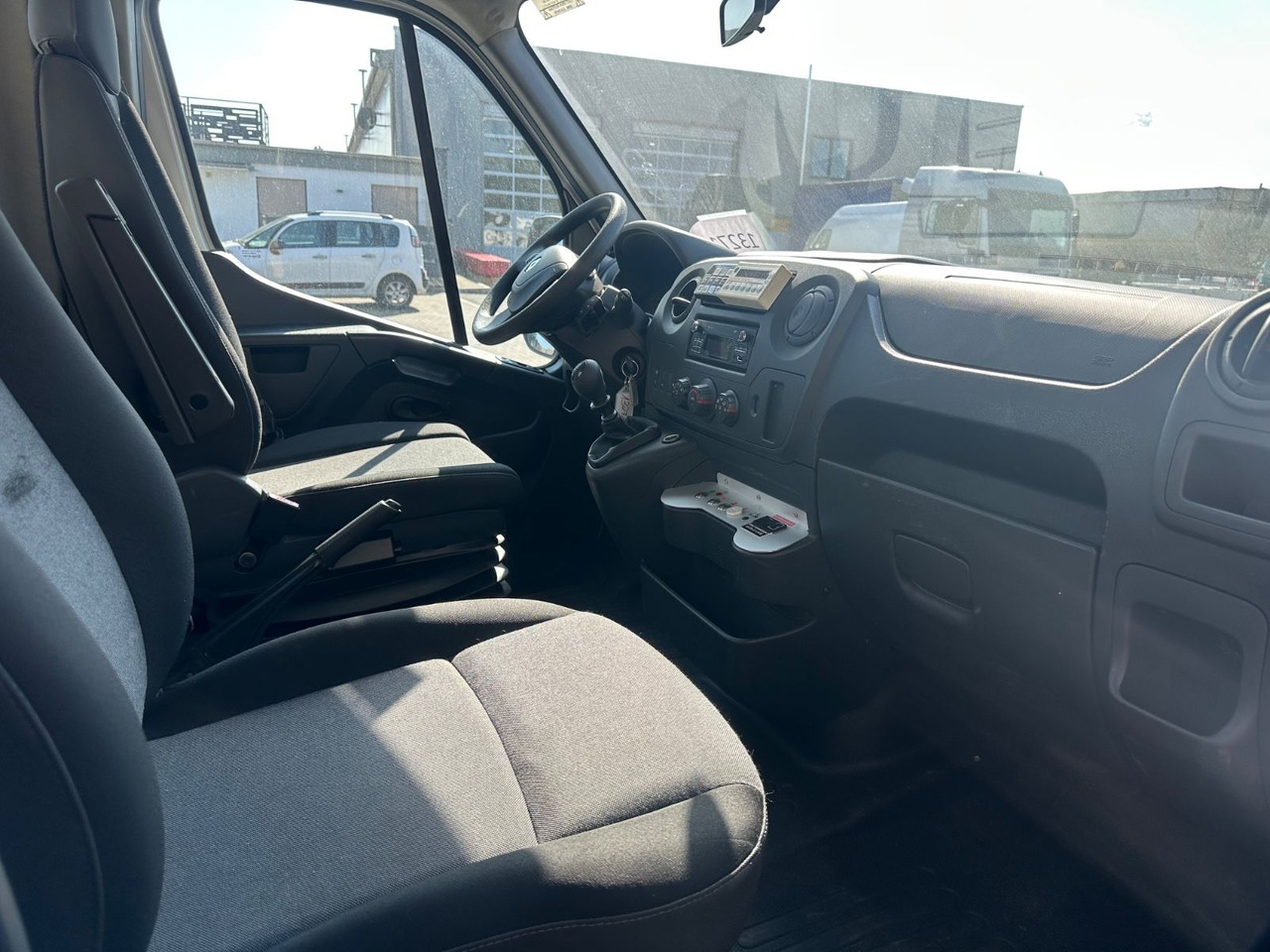 Renault Master III*Steiger 12m*orig.km*Topzustand* Renault Master III/Steiger 11,2m/orig.km*Topzustand* līzingu Renault Master III*Steiger 12m*orig.km*Topzustand* Renault Master III/Steiger 11,2m/orig.km*Topzustand*: foto 11 Renault Master III*Steiger 12m*orig.km*Topzustand* Renault Master III/Steiger 11,2m/orig.km*Topzustand* līzingu Renault Master III*Steiger 12m*orig.km*Topzustand* Renault Master III/Steiger 11,2m/orig.km*Topzustand*: foto 11