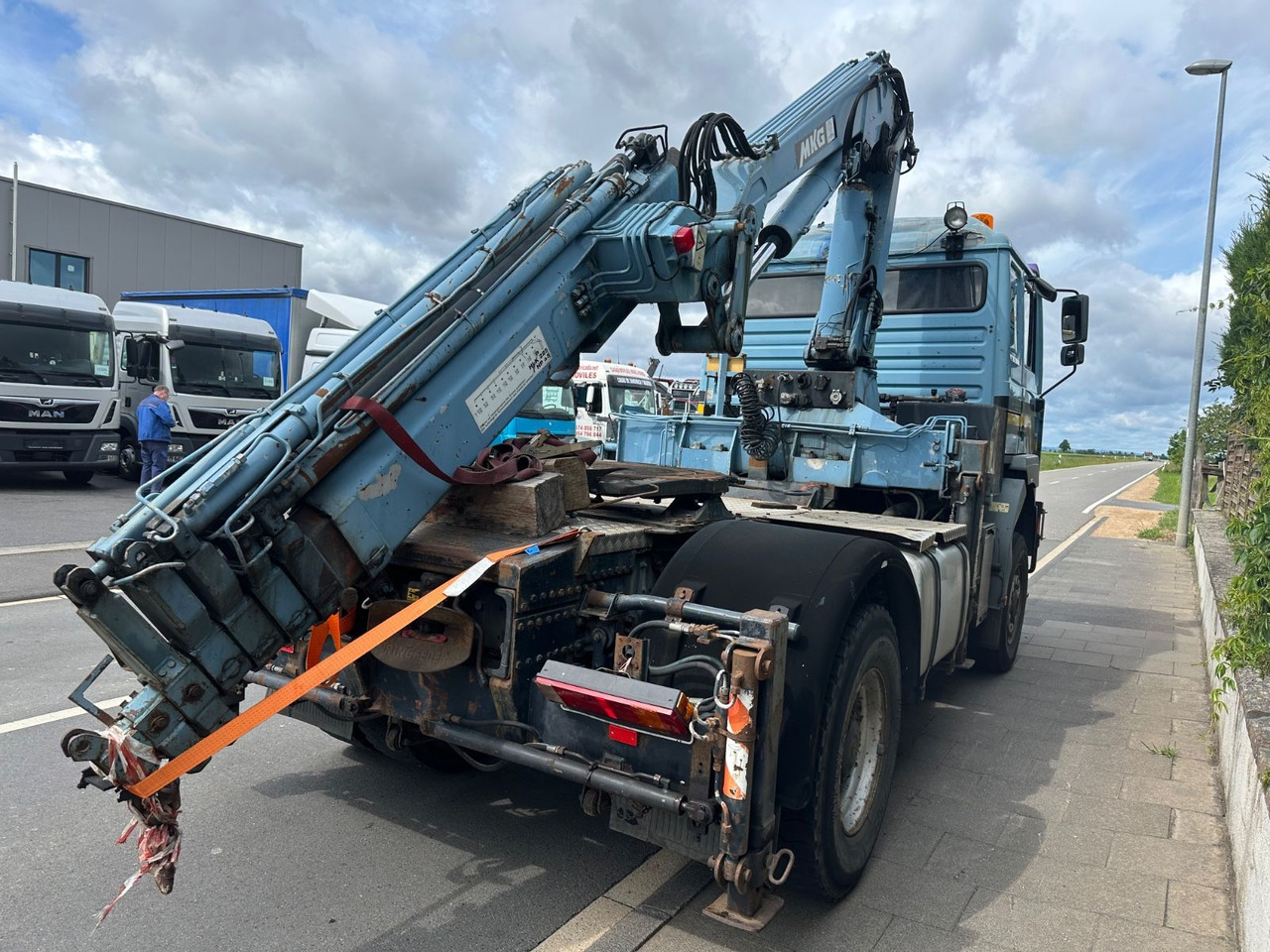 MAN F2000/19.464/4x4/defect crane/AHK - Vilcējs: foto 4 MAN F2000/19.464/4x4/defect crane/AHK - Vilcējs: foto 4
