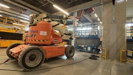 JLG E 450 AJ - Izlices pacēlājs: foto 1 JLG E 450 AJ - Izlices pacēlājs: foto 1
