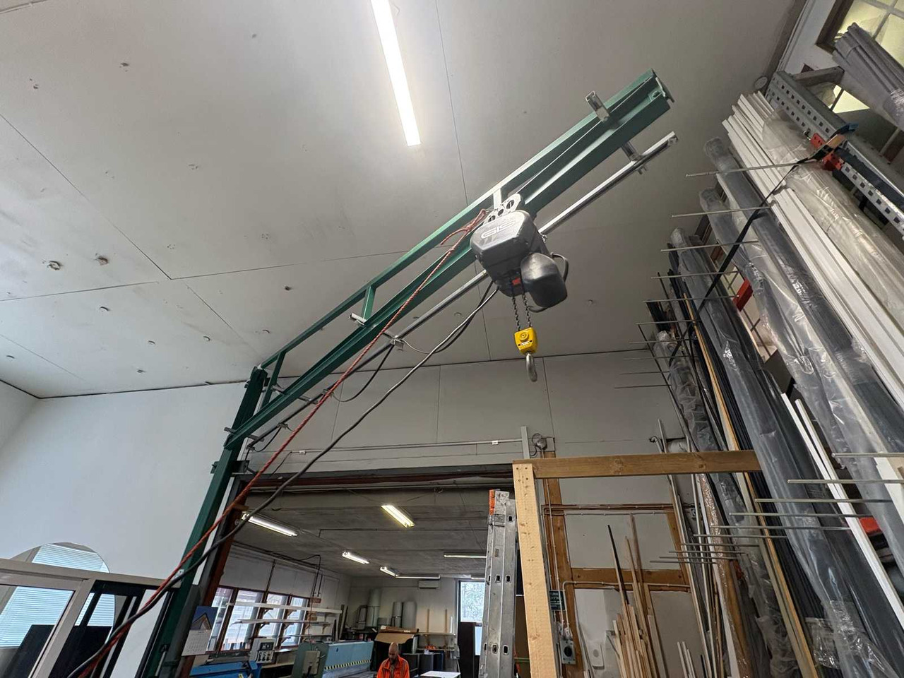 Column lift 500kg - Portālceltnis: foto 1 Column lift 500kg - Portālceltnis: foto 1