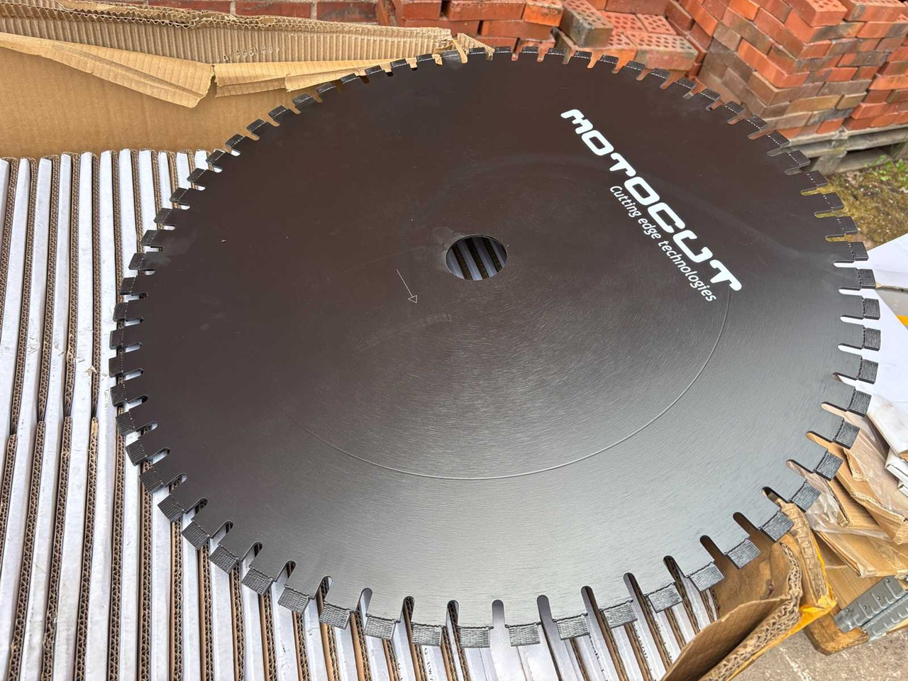 Diamond blade 700mmx60mm - Betonēšanas iekārta: foto 1 Diamond blade 700mmx60mm - Betonēšanas iekārta: foto 1