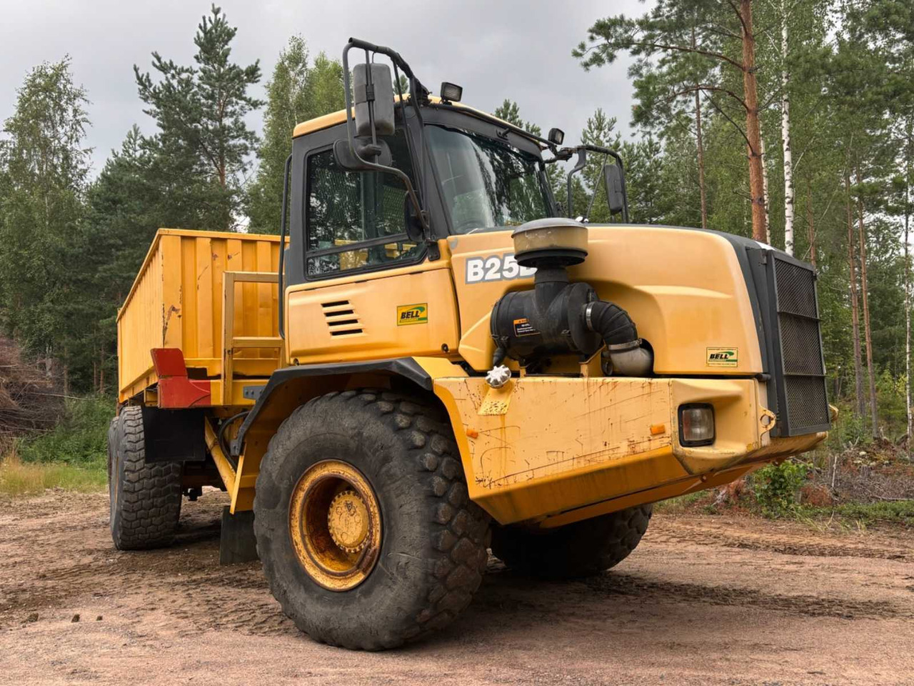Dump Truck Bell B 25 D 6x6 - Artikulētias pašizgāzējs: foto 3 Dump Truck Bell B 25 D 6x6 - Artikulētias pašizgāzējs: foto 3