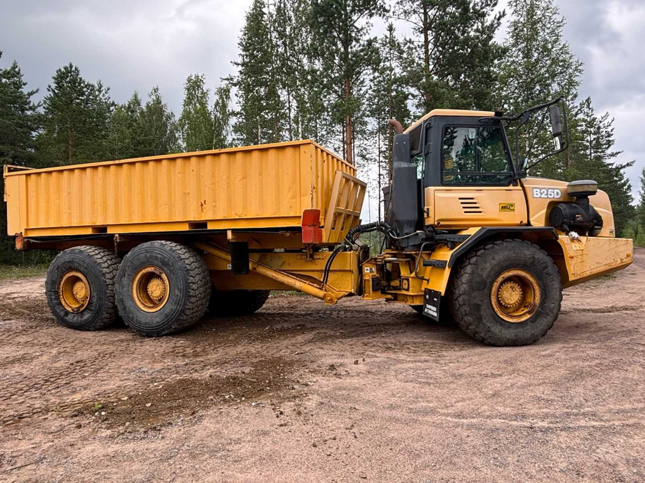 Dump Truck Bell B 25 D 6x6 - Artikulētias pašizgāzējs: foto 4 Dump Truck Bell B 25 D 6x6 - Artikulētias pašizgāzējs: foto 4