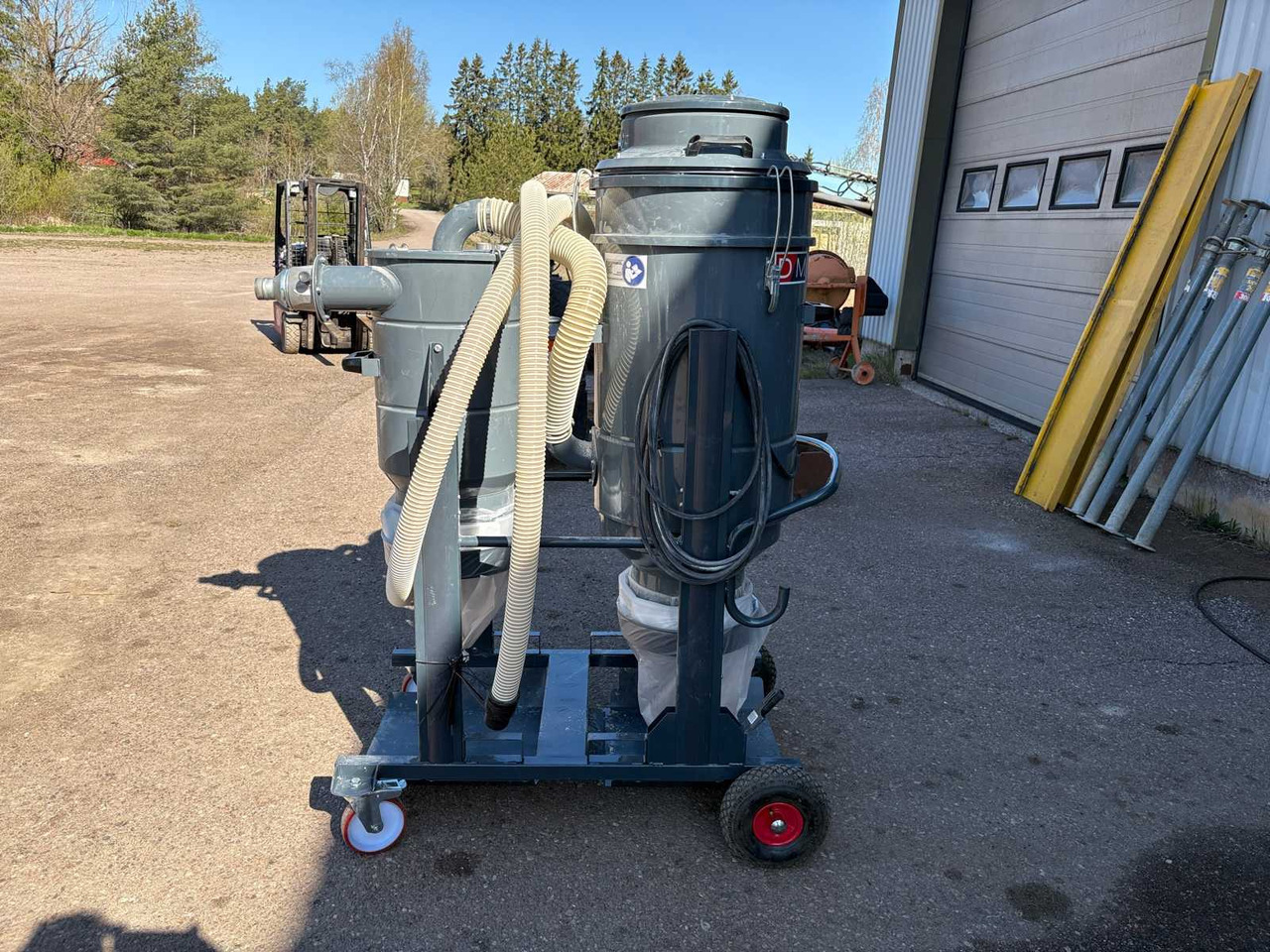 Industrial vacuum cleaner Delfin DM3 - Industriālais putekļu sūcējs: foto 1 Industrial vacuum cleaner Delfin DM3 - Industriālais putekļu sūcējs: foto 1