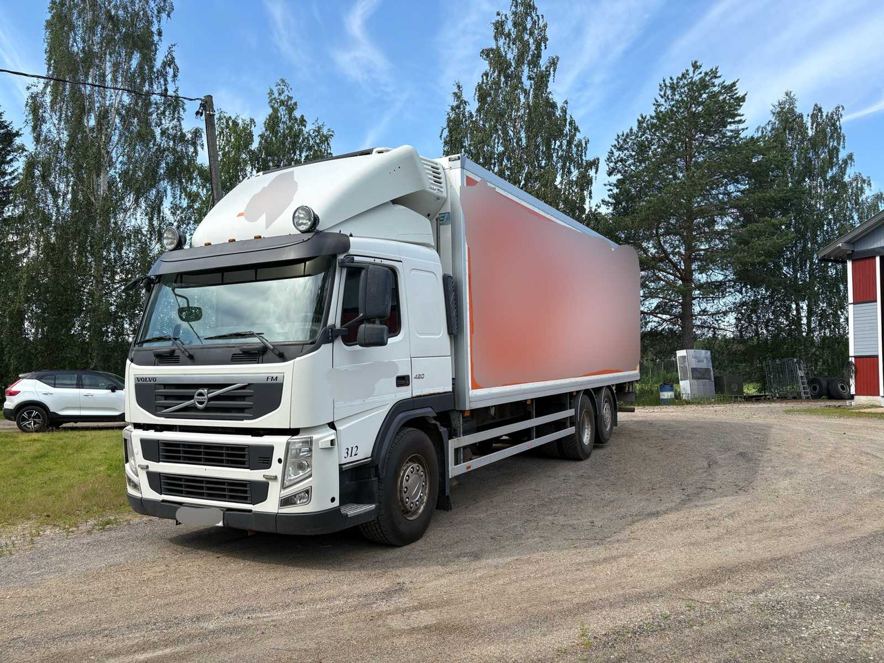 Refrigerated truck Volvo FM-FM 62R B- 6*2/560 + 137 12.8 - Kravas automašīna refrižerators: foto 1 Refrigerated truck Volvo FM-FM 62R B- 6*2/560 + 137 12.8 - Kravas automašīna refrižerators: foto 1