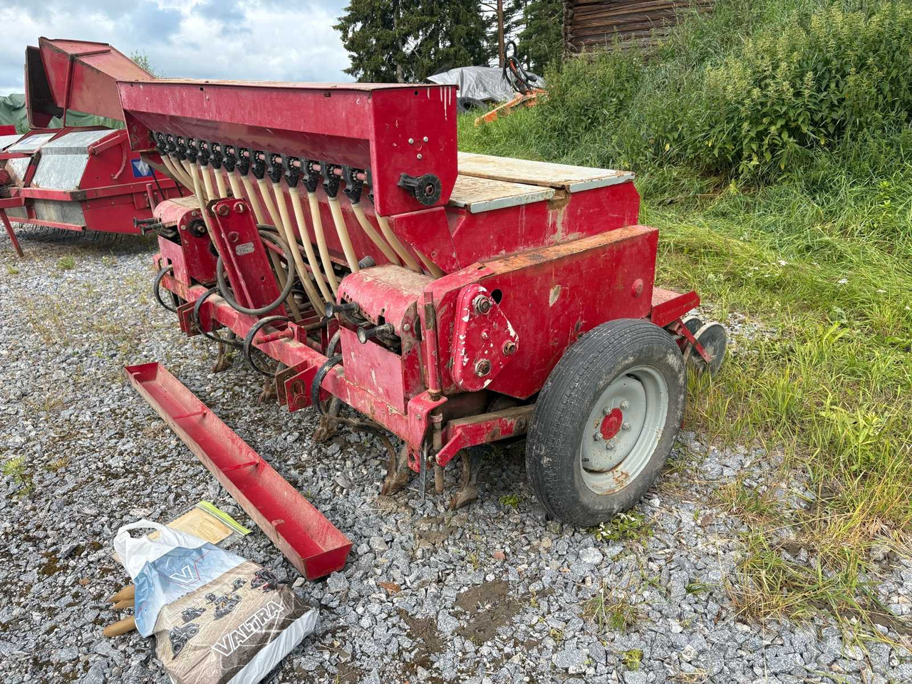 Seed drill Hankkija-Juko - Sējmašīna: foto 1 Seed drill Hankkija-Juko - Sējmašīna: foto 1