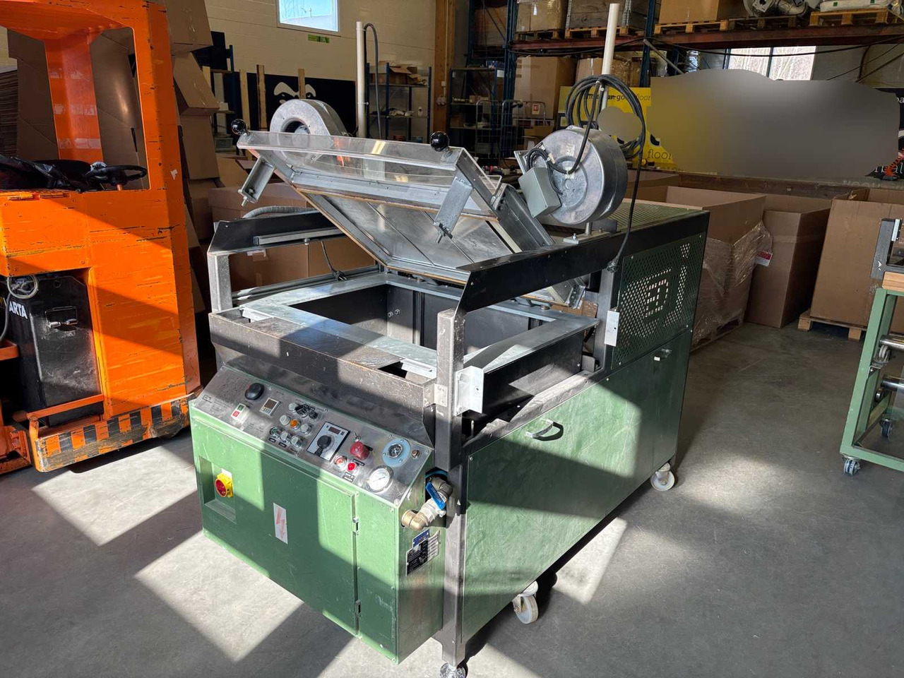Thermoforming Machine EDL Parnavac VFM - Iepakošanas mašīna: foto 1 Thermoforming Machine EDL Parnavac VFM - Iepakošanas mašīna: foto 1