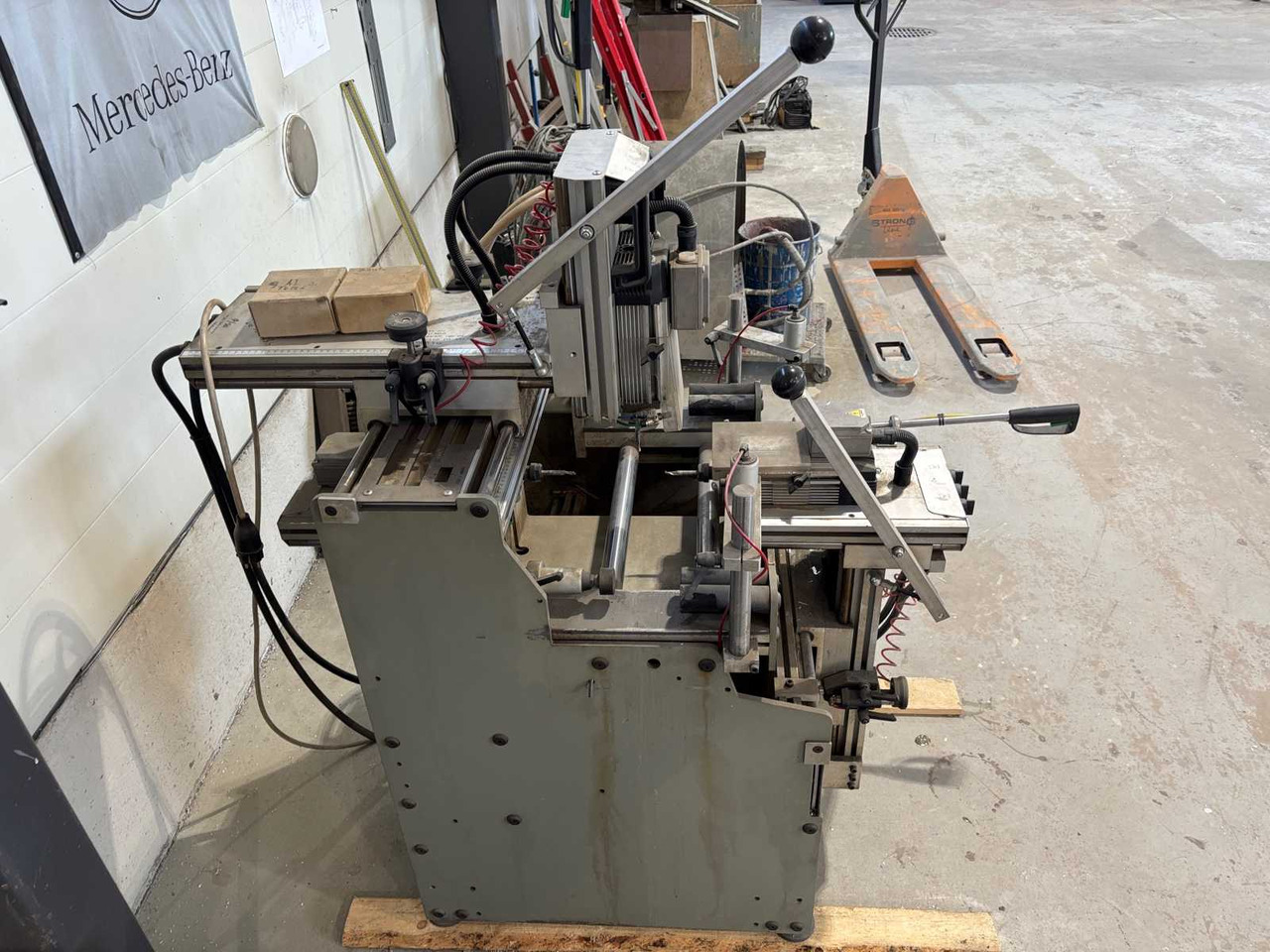 Three-spindle copy milling cutter P macchine s.r.l 03P - Frēzmašīna: foto 5 Three-spindle copy milling cutter P macchine s.r.l 03P - Frēzmašīna: foto 5