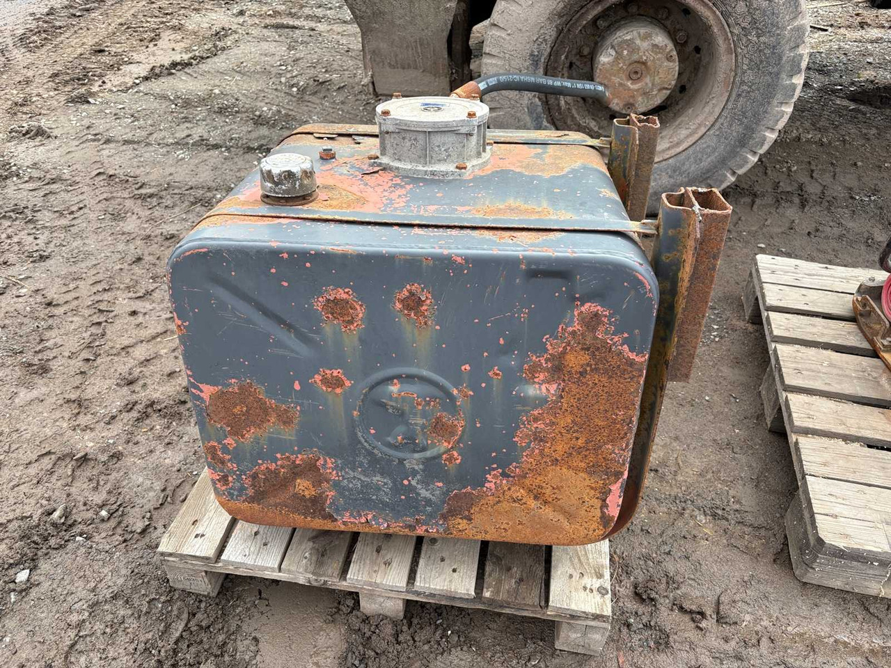 Truck Fuel Tank - Degvielas tvertne - Kravas automašīna: foto 2 Truck Fuel Tank - Degvielas tvertne - Kravas automašīna: foto 2