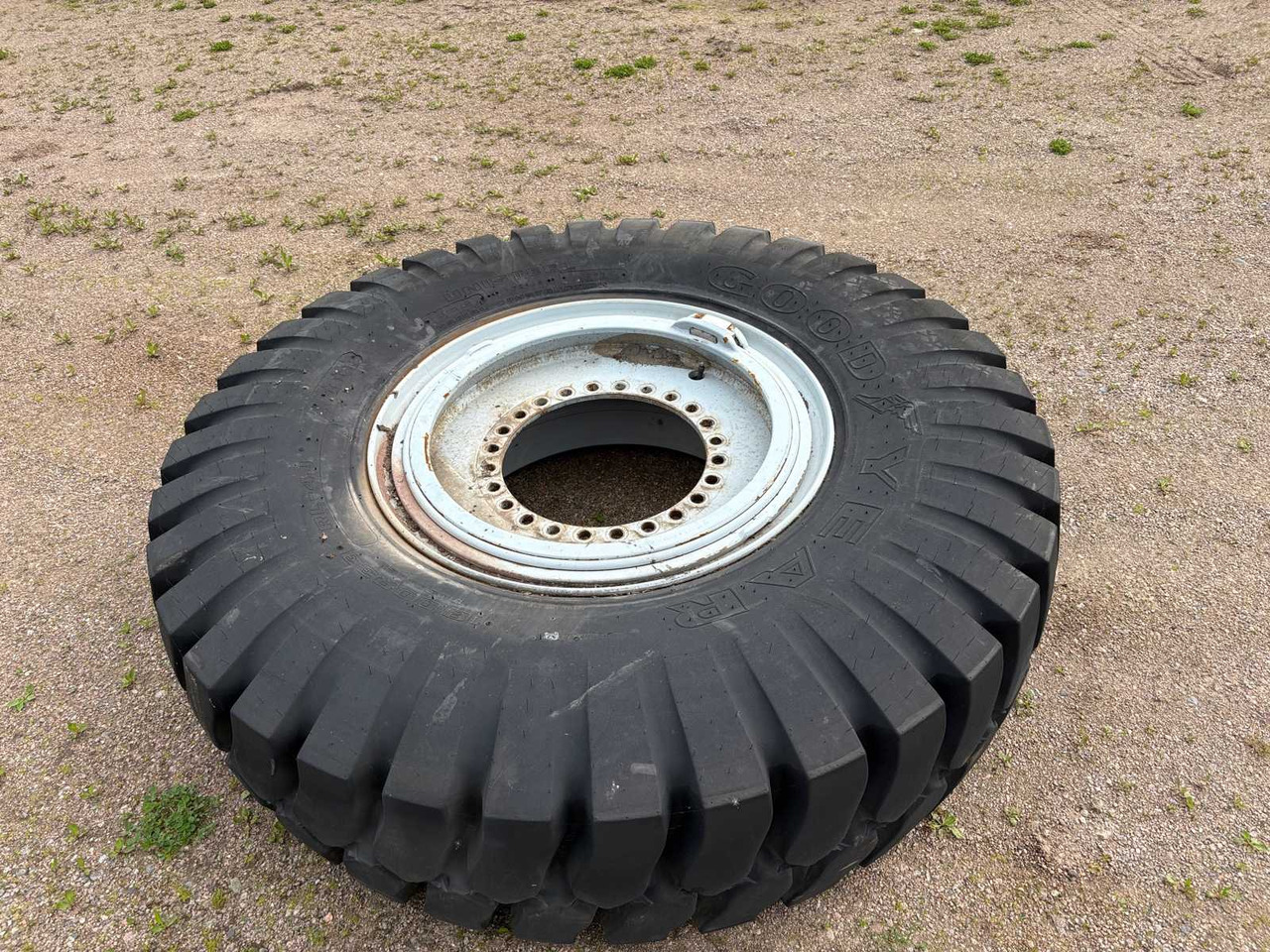 Tyre Goodyear 18.00 R33 1pc - Riepa: foto 1 Tyre Goodyear 18.00 R33 1pc - Riepa: foto 1