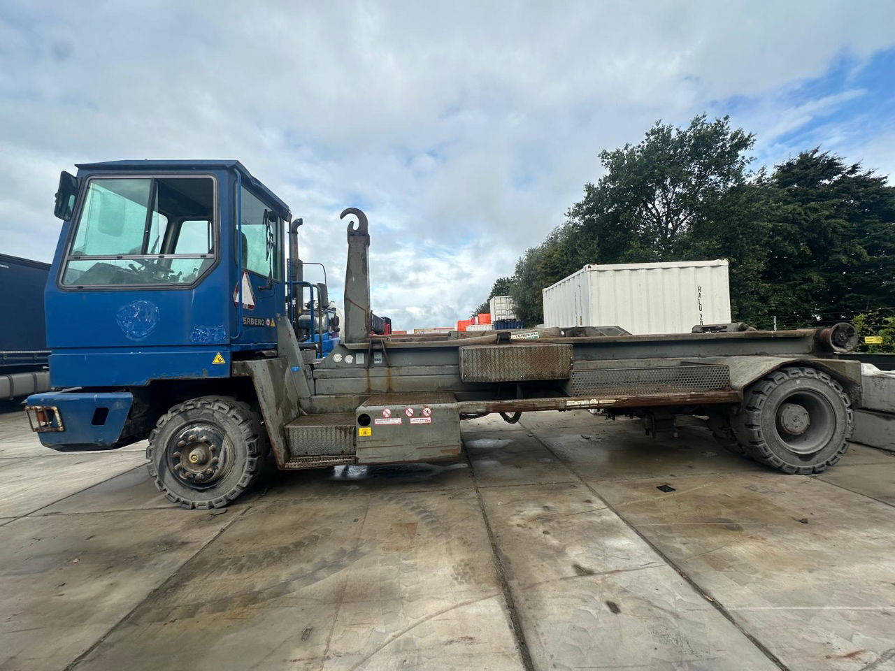 Terberg YT 180 VDL haakarm - Termināļa traktors: foto 4 Terberg YT 180 VDL haakarm - Termināļa traktors: foto 4
