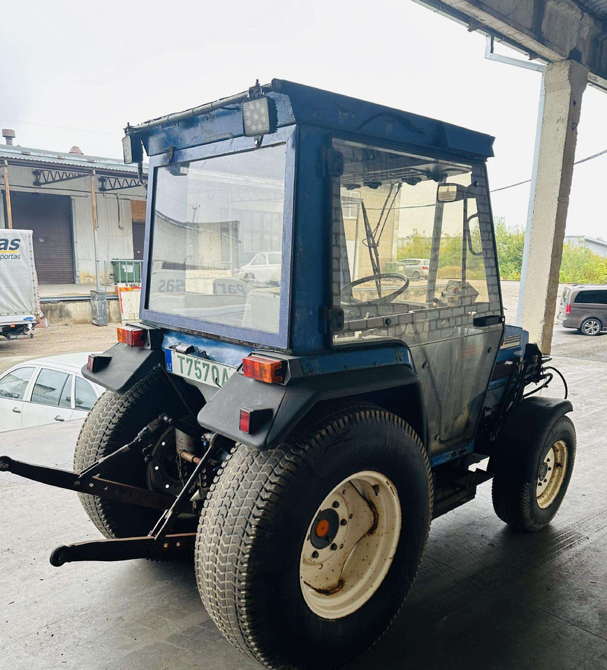 Iseki 530 - Traktors: foto 4 Iseki 530 - Traktors: foto 4