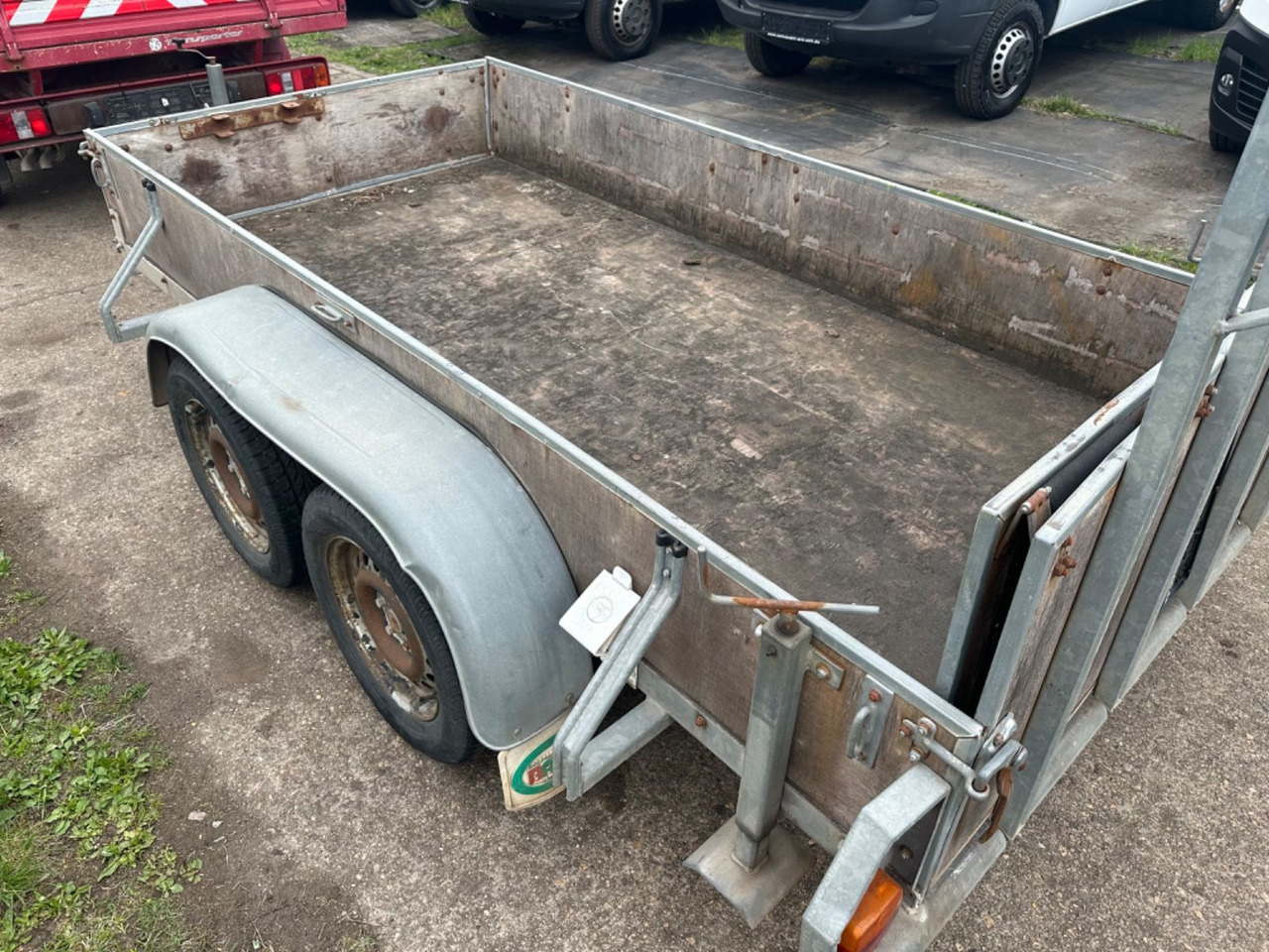 BAOS TIEFLADER 2 ACHSER 2000KG 1500 KG NUTZLAST - Piekabe zema profila platforma: foto 3 BAOS TIEFLADER 2 ACHSER 2000KG 1500 KG NUTZLAST - Piekabe zema profila platforma: foto 3
