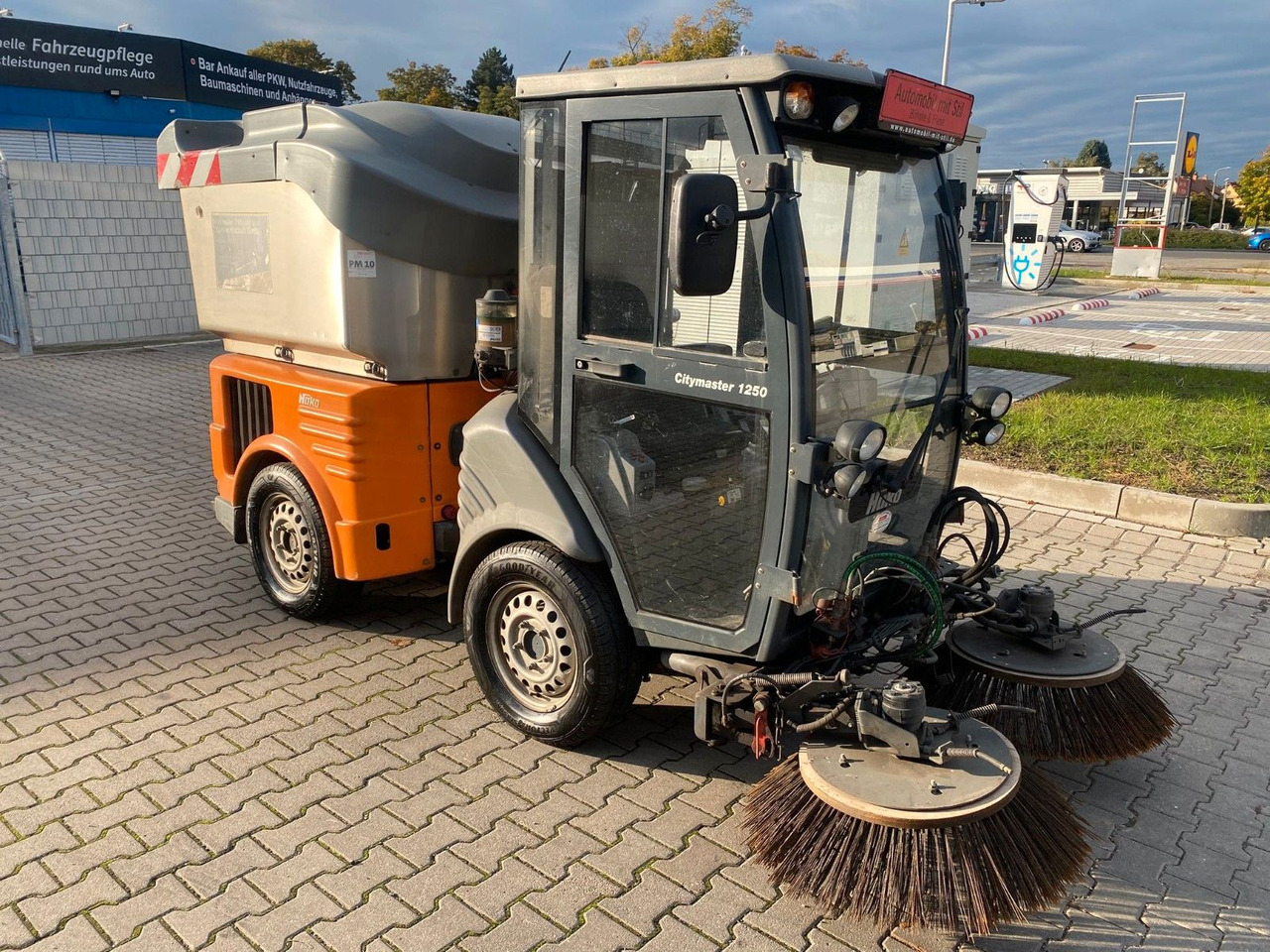 Hako Citymaster 1250 Kehrmaschine - Ielu tīrīšanas mašīna: foto 4 Hako Citymaster 1250 Kehrmaschine - Ielu tīrīšanas mašīna: foto 4