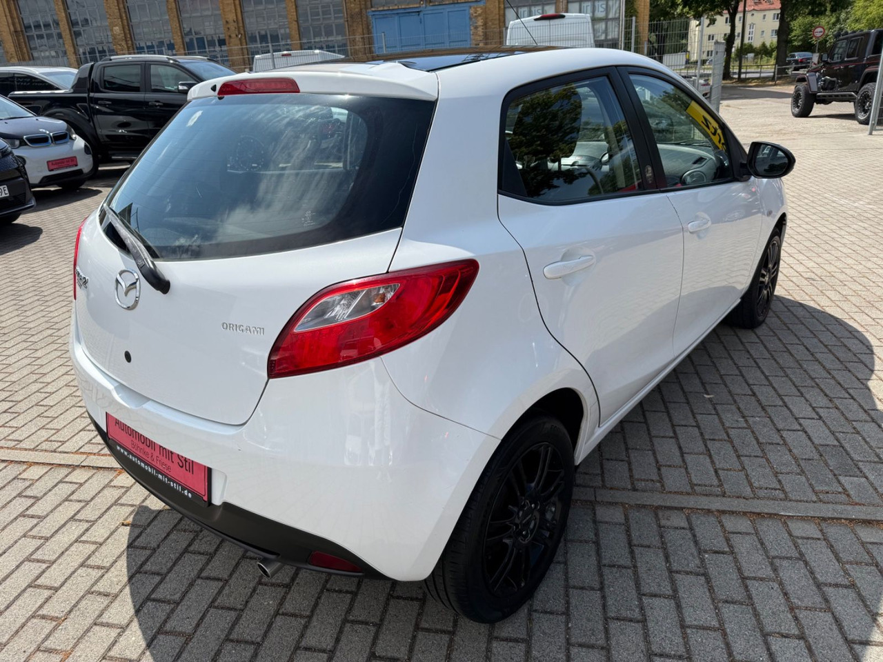 Mazda 2 Lim. 1.3 Origami 5 TÜER KLIMA SHZ TÜV NEU - Vieglā automašīna: foto 4 Mazda 2 Lim. 1.3 Origami 5 TÜER KLIMA SHZ TÜV NEU - Vieglā automašīna: foto 4